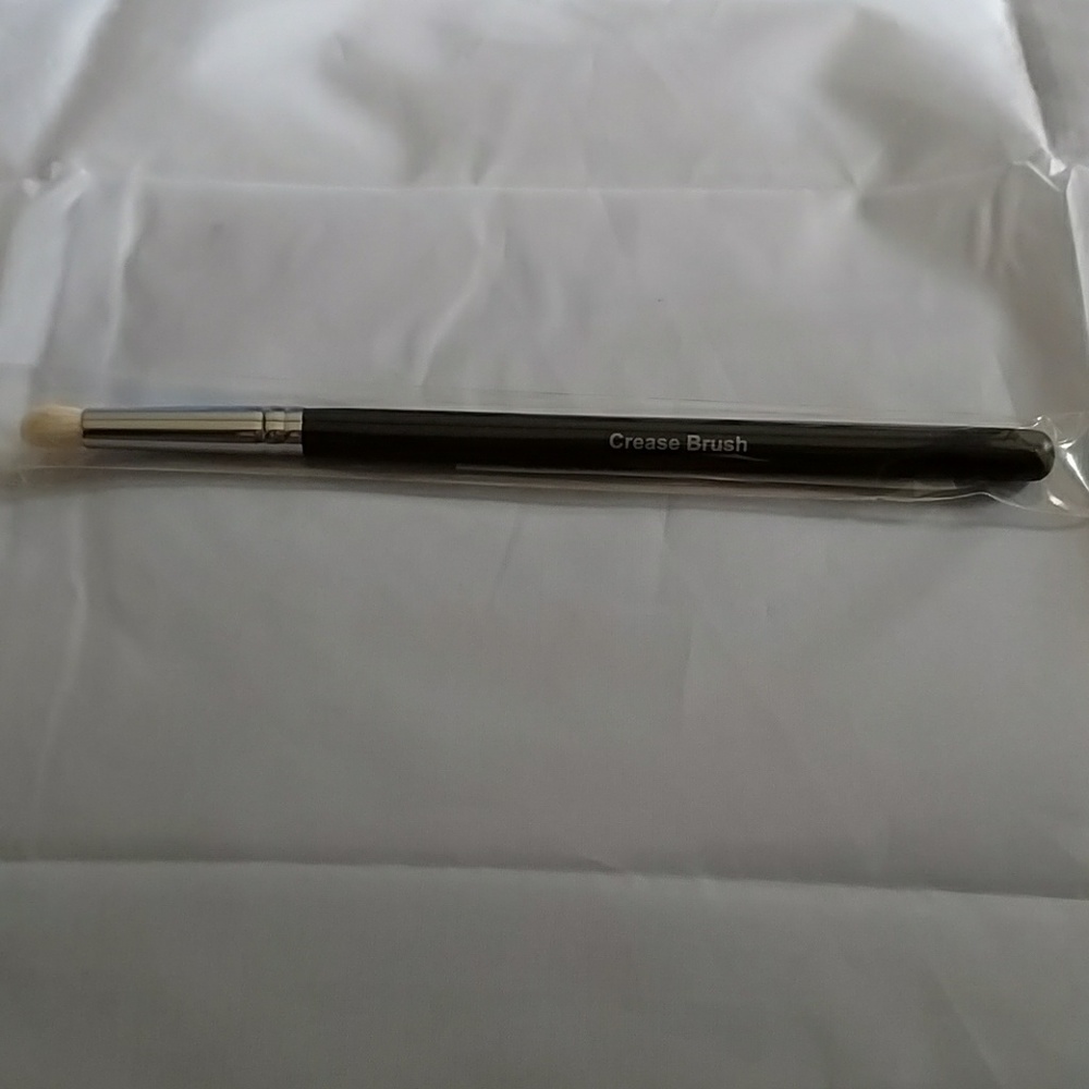Younique Crease Brush